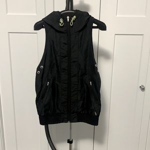 Aritzia zip up vest